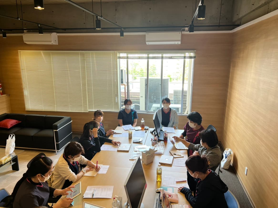 【年間休日125日以上でプライベートも充実】基本営業業務無し！子育て中の週4日勤務・時短勤務も相談OK◎在宅診療、訪問看護、居宅介護で地域の包括ケアを目指す会社です！